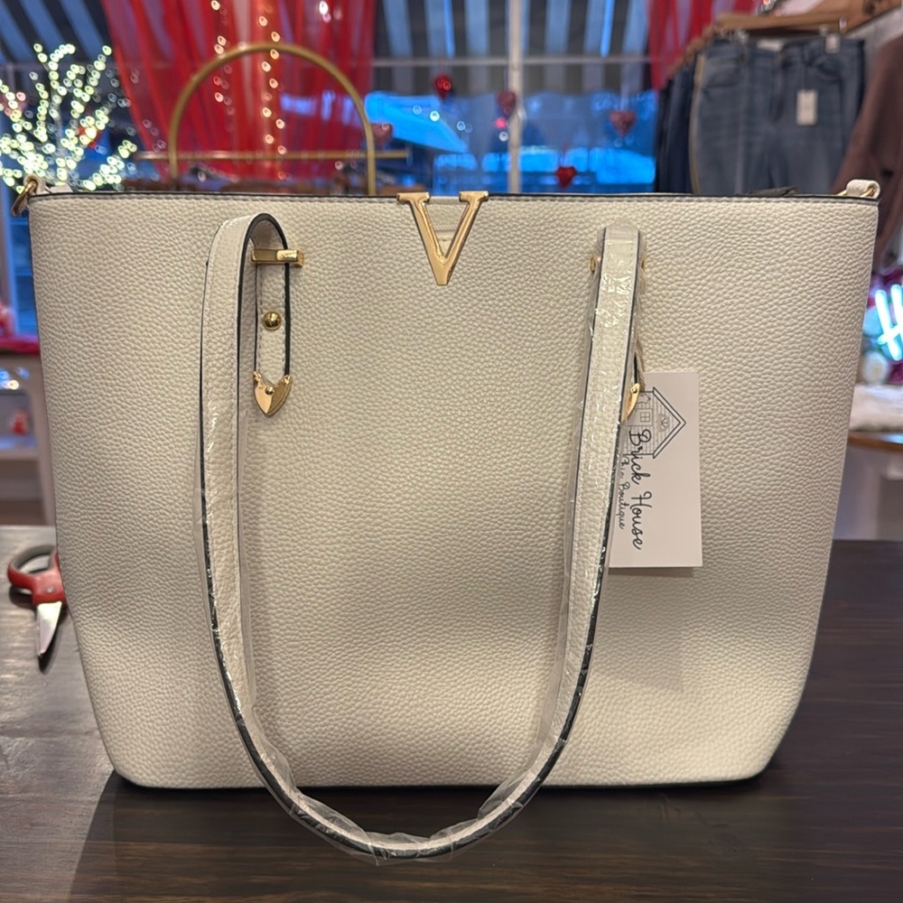 Cream Shoulder bag with gold accents
